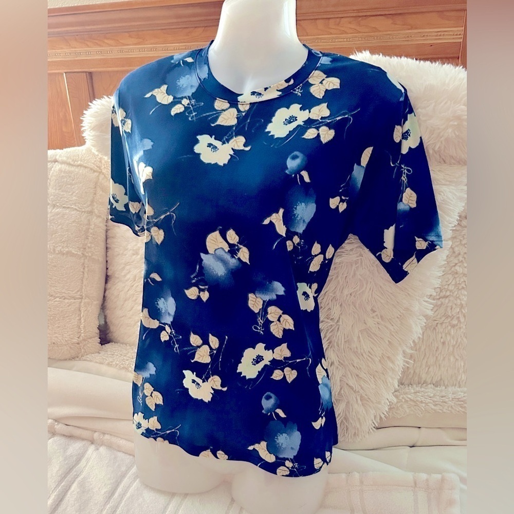 Blue and Cream Floral Short Sleeve Women’s Top Sz L